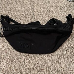BÉIS Black Belt Bag